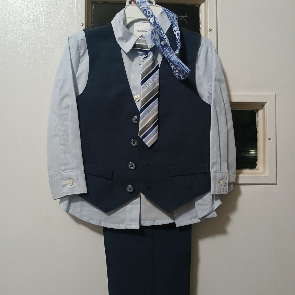 Van Heusen  suit   Toddler size